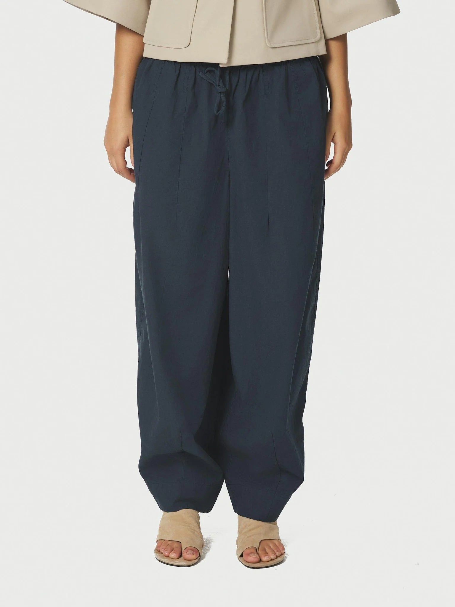 Neo Noir Prina C Navy Poplin ballon nadrág – Gumírozott, húzózsinóros derék | Női