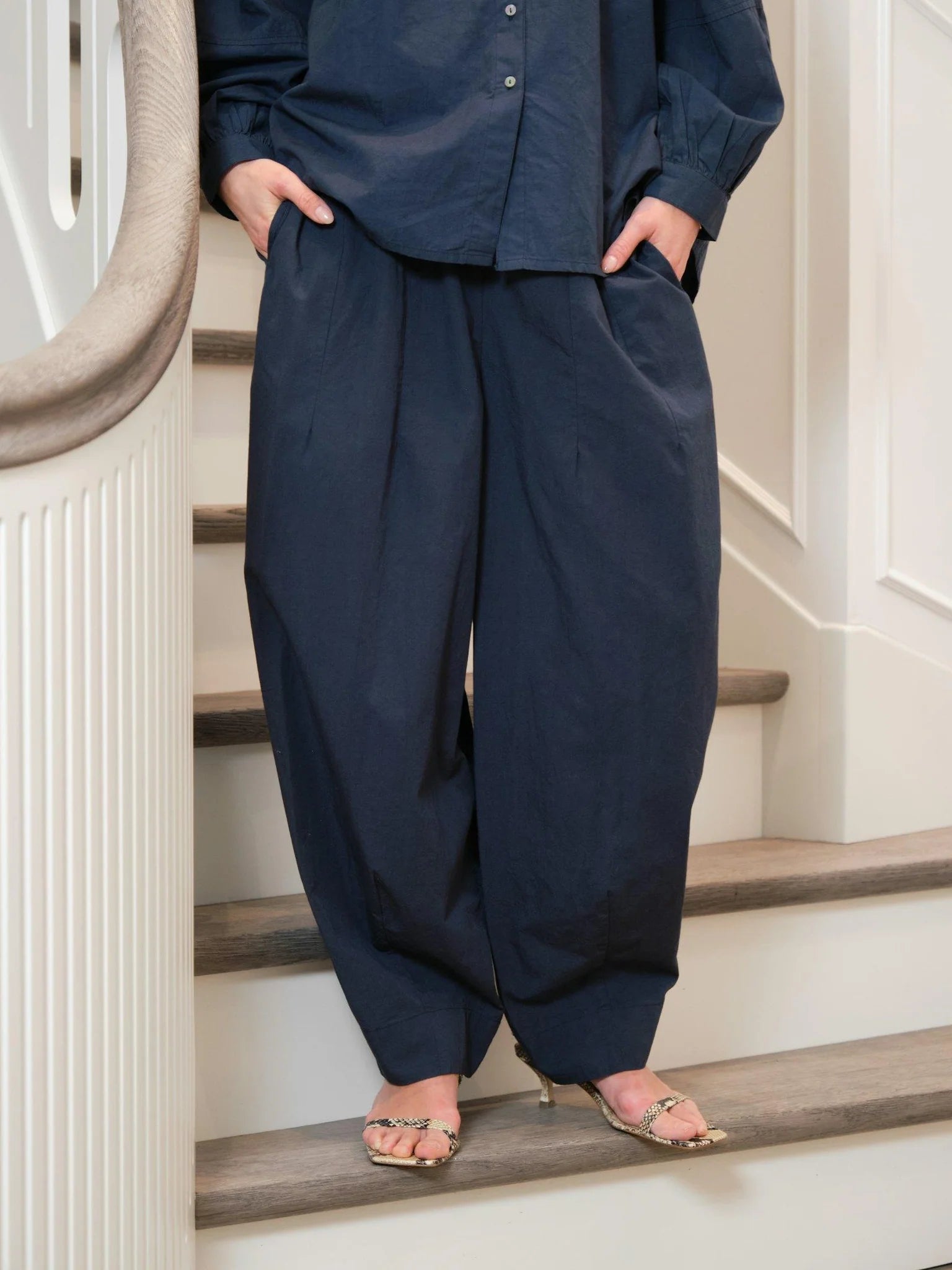 Neo Noir Prina C Navy Poplin ballon nadrág – Gumírozott, húzózsinóros derék | Női