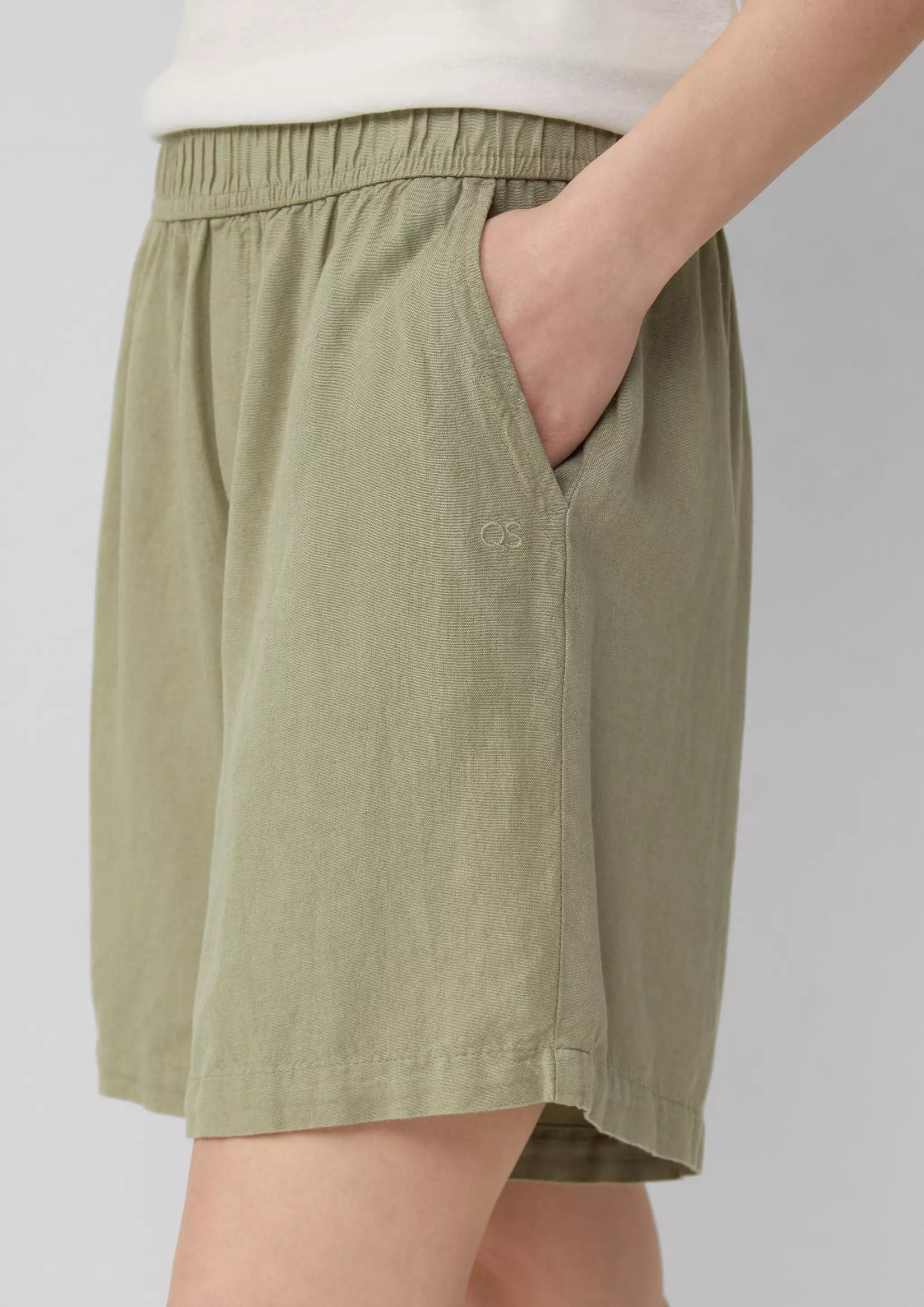 Q/S designed by s.Oliver Women's Linen-Blend Shorts - Elastic Waistband - Olive Green