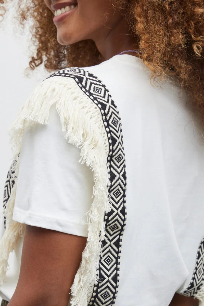 Sorbet Santi póló geometrikus szegéllyel és rojtokkal