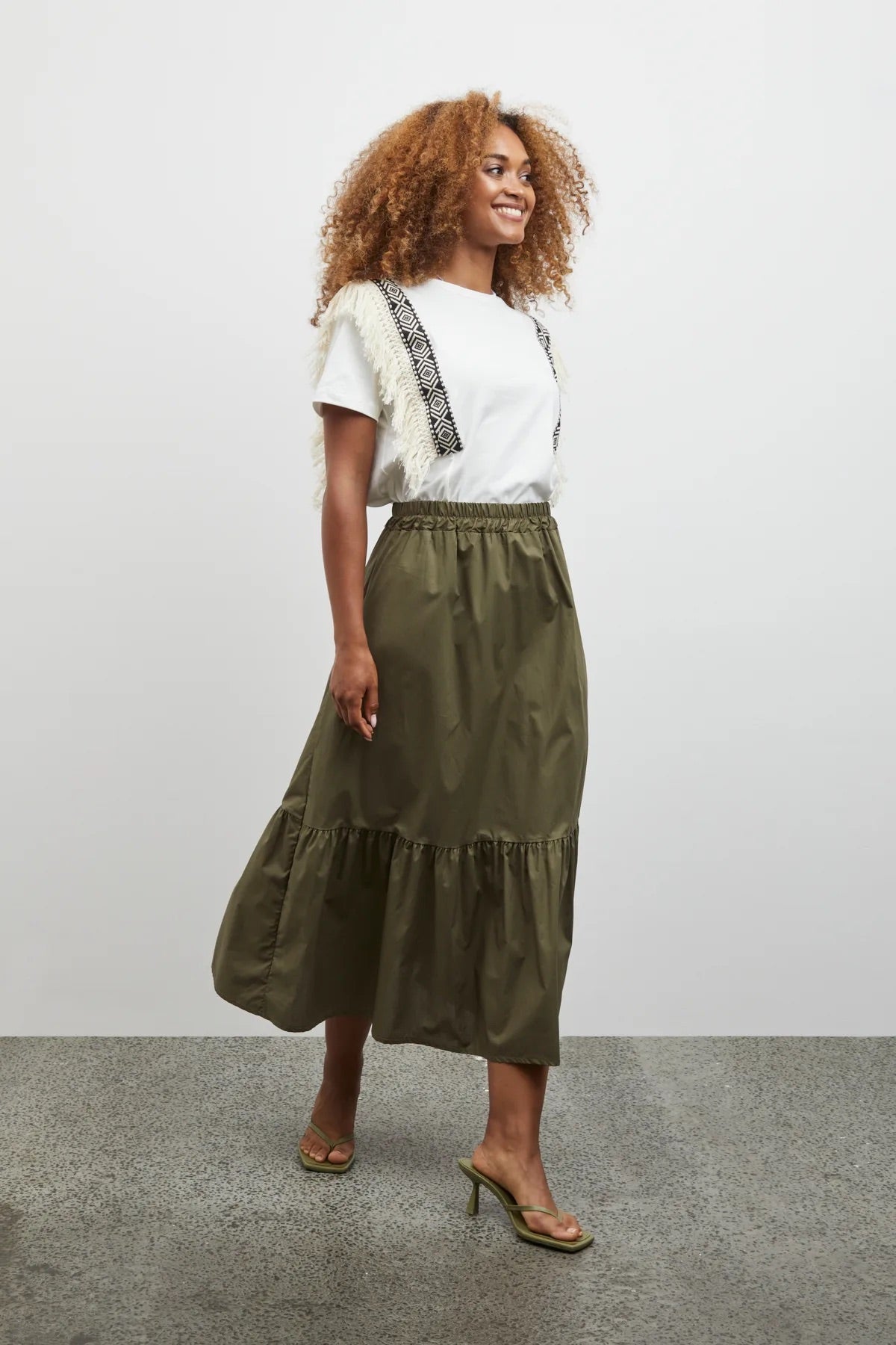 Sorbet Santi póló geometrikus szegéllyel és rojtokkal