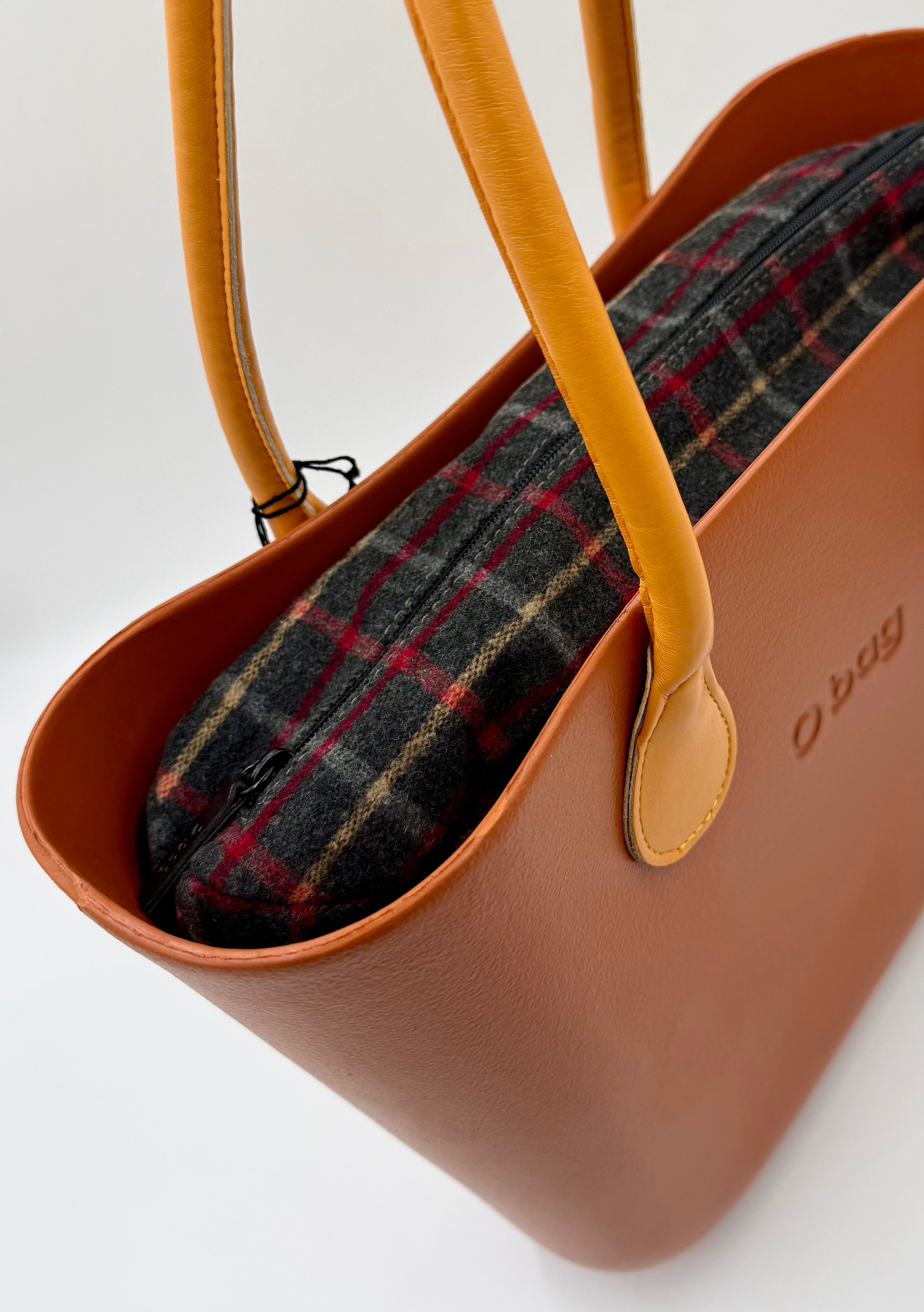 Bruciato O bag Classic – bézs/nude kézitáska kockás cipzáras belsővel