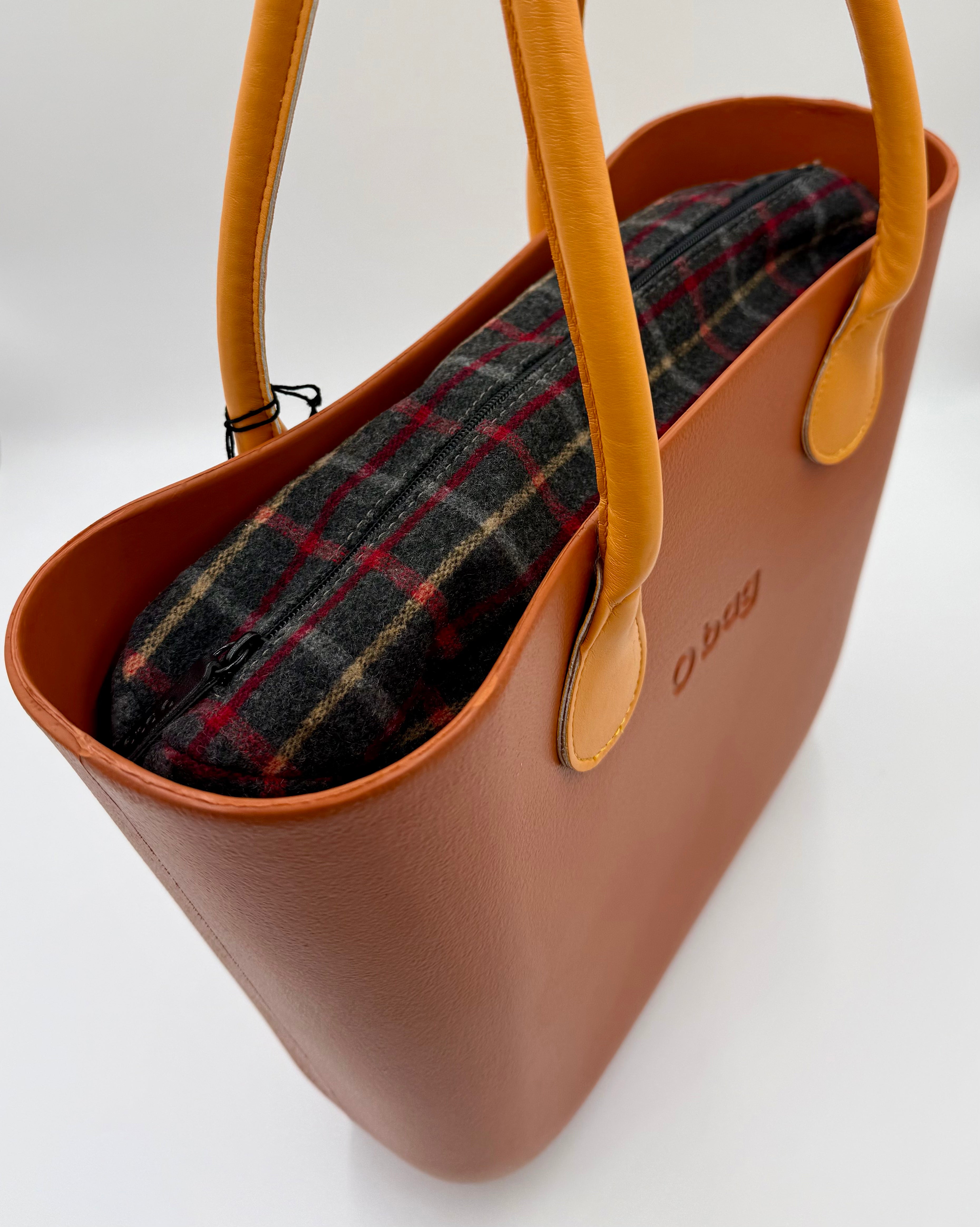 Bruciato O bag Classic – bézs/nude kézitáska kockás cipzáras belsővel