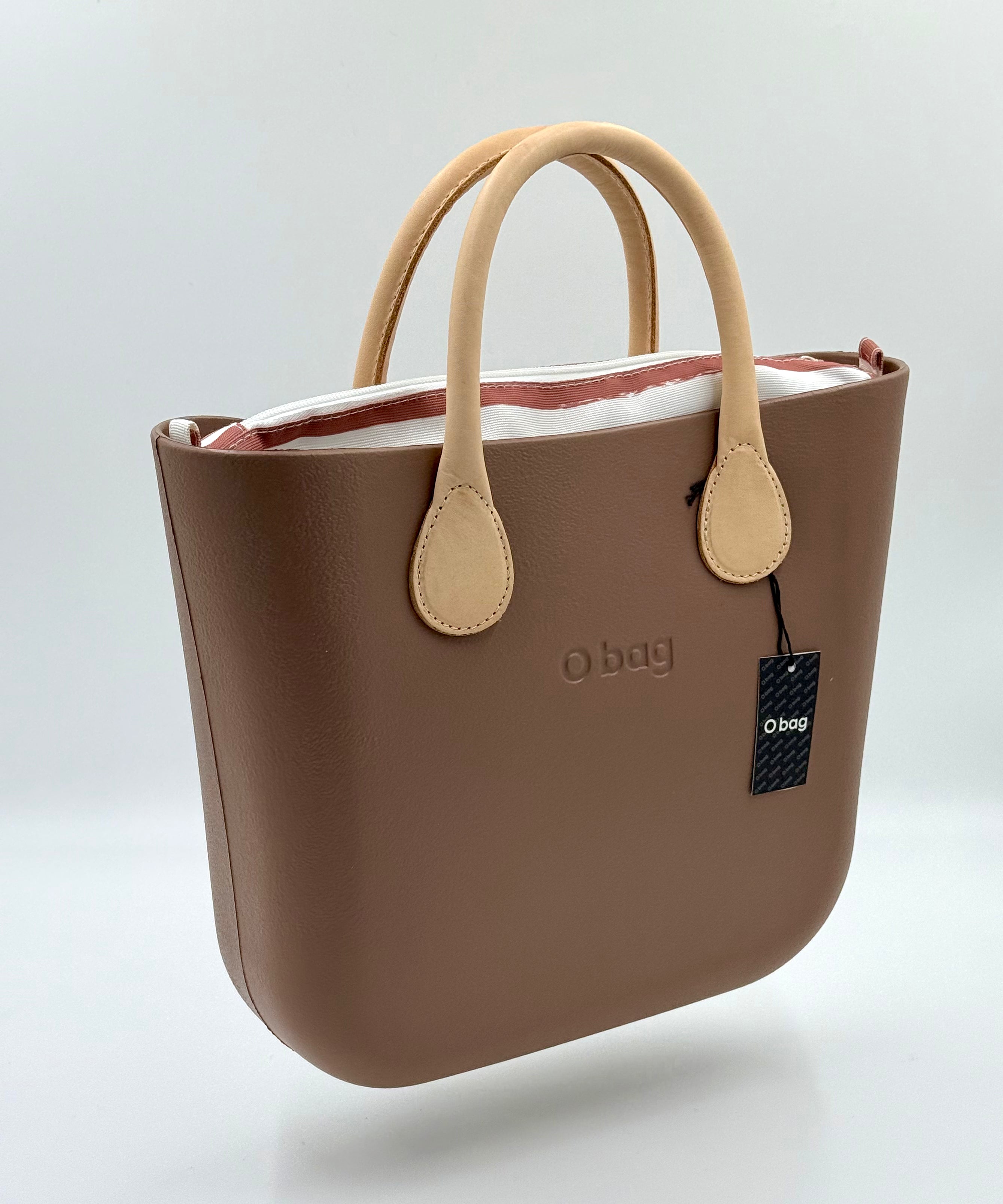 O bag Mini – taupe (greige) kézitáska krém fogókkal, csíkos cipzáras belsővel