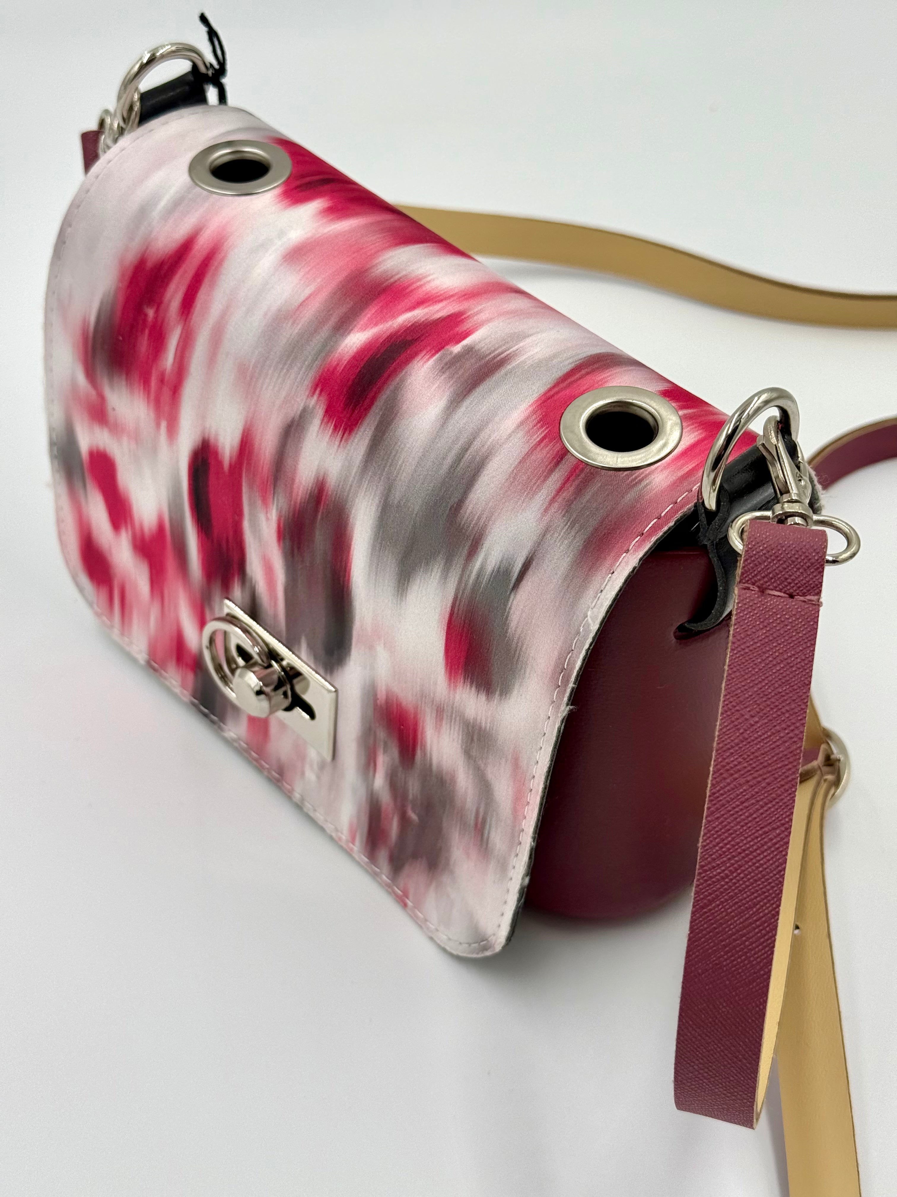 O bag, O pocket – burgundy bag body with shoulder strap and marbled flap