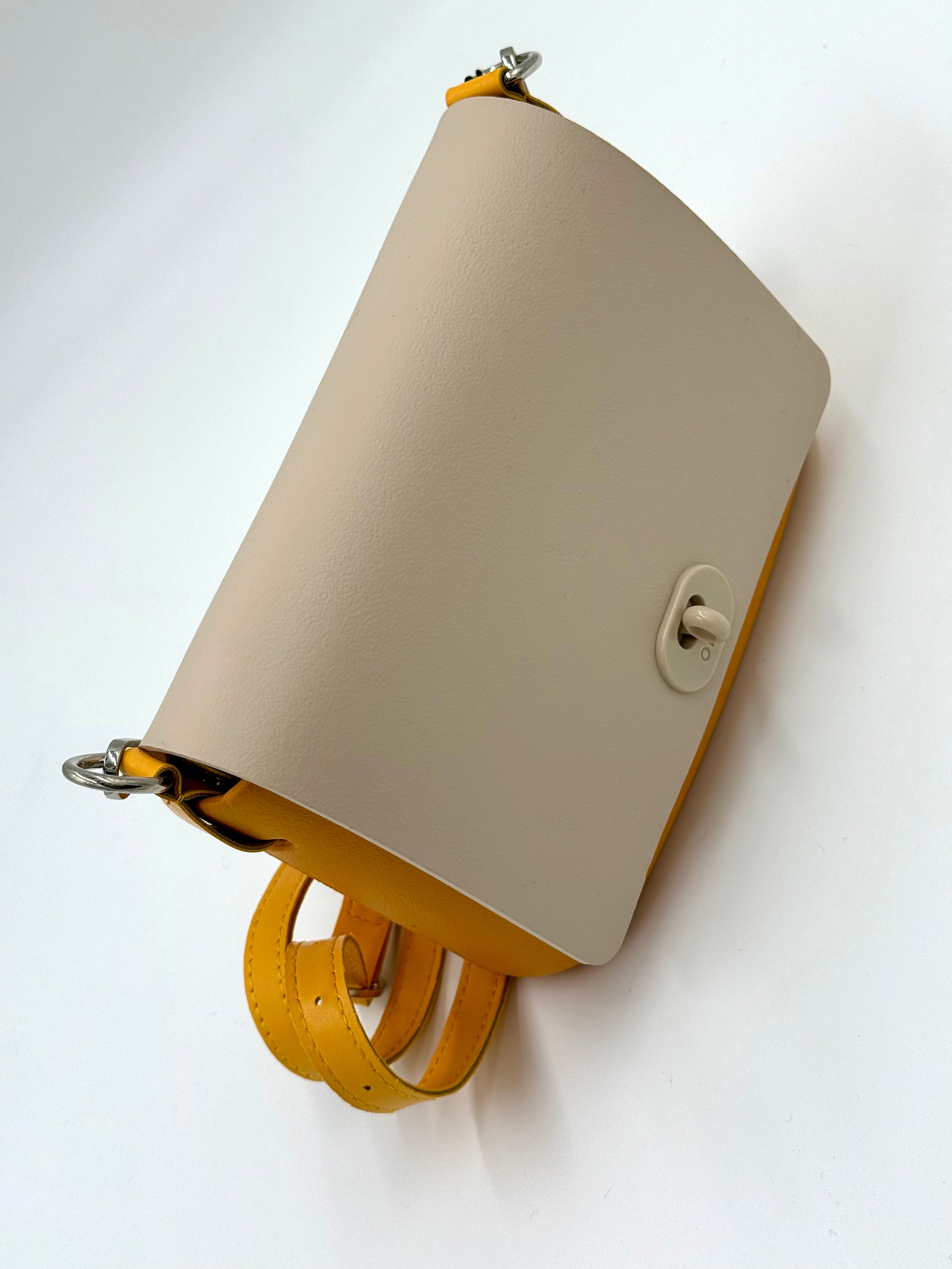 O bag pocket crossbody – citromsárga test, törtfehér fedél, forgózár