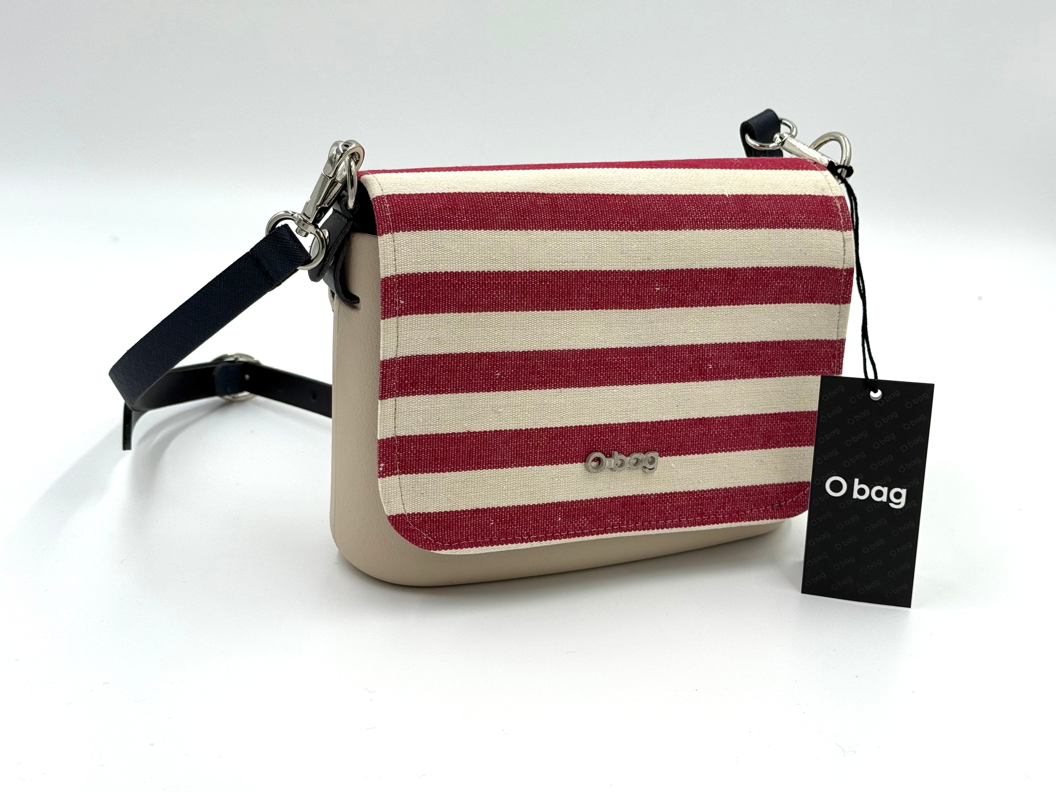 Obag csíkos fedeles pocket crossbody táska – nyárias, letisztult, praktikus