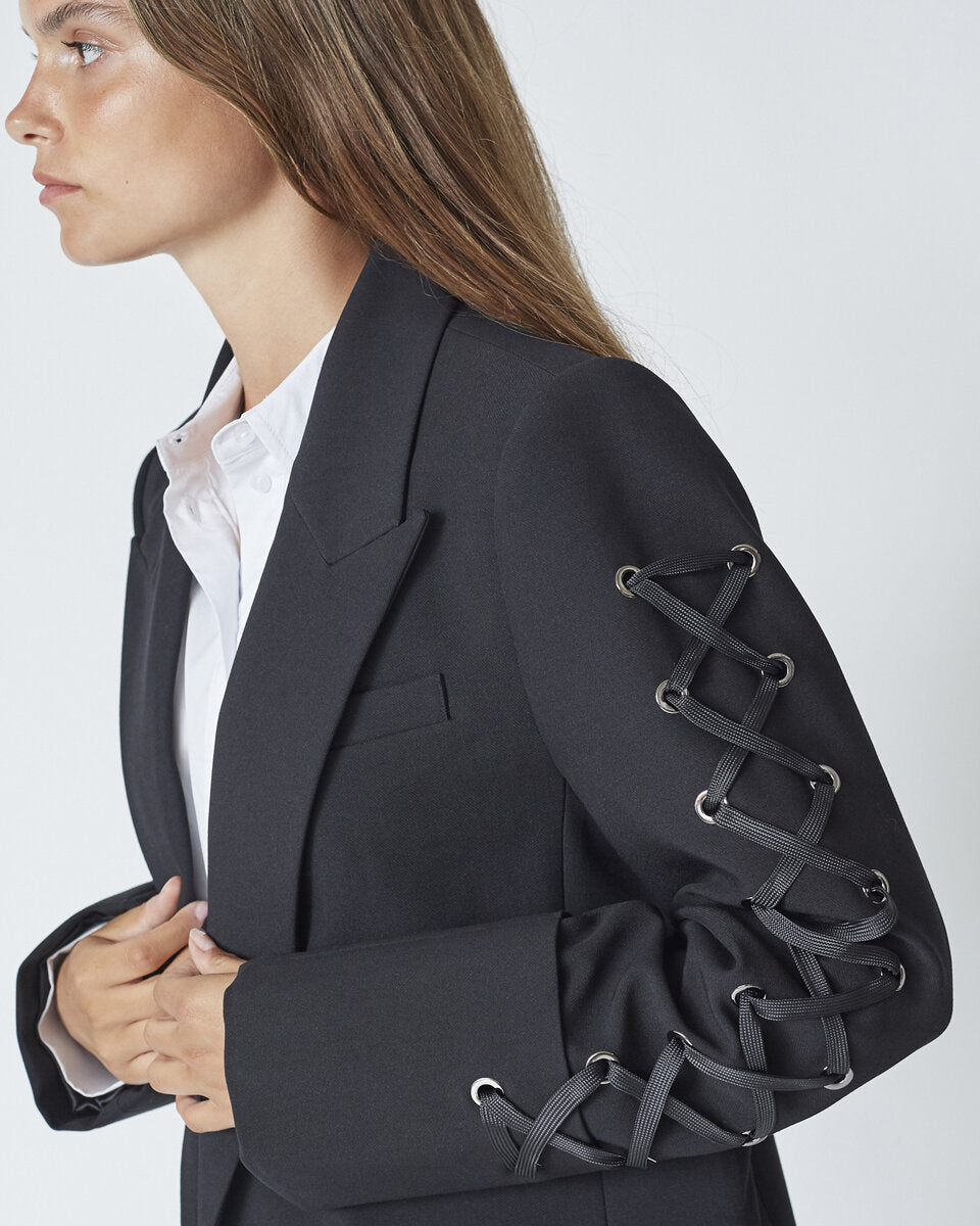 Co'couture Vola CC blézer fűzőlyukakkal – fekete