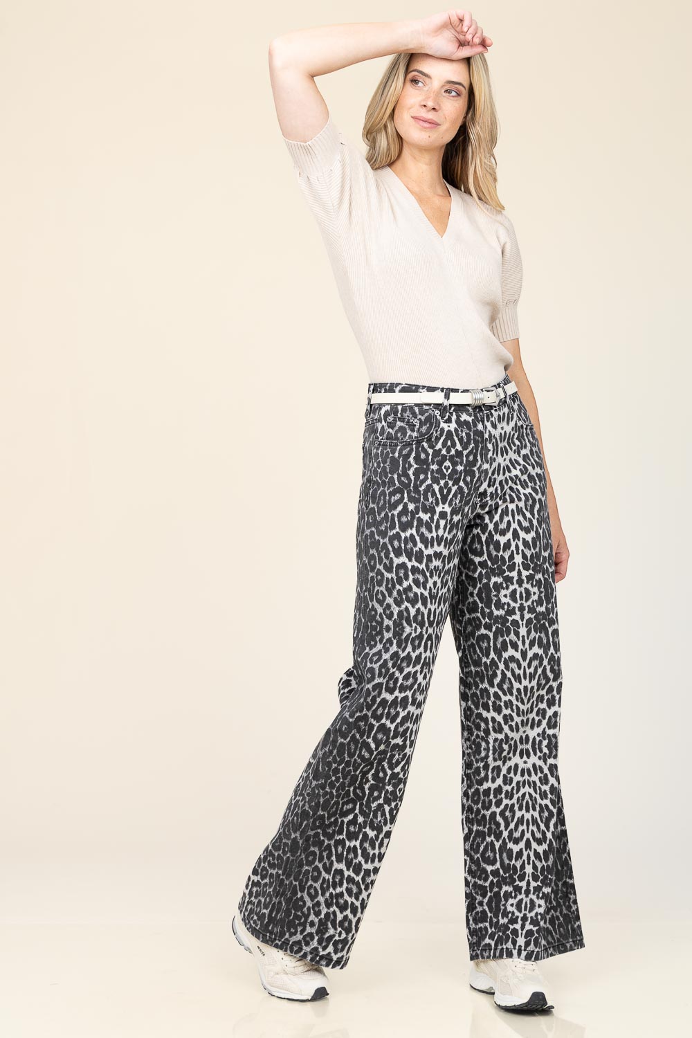Co'couture Leo leopárdmintás, bő szárú farmernadrág – szürke