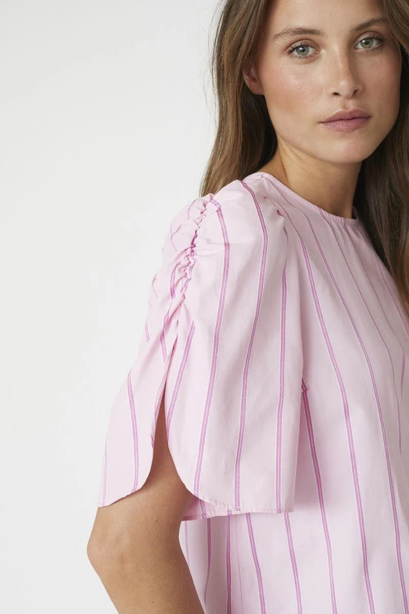 Co'couture Rosalina CC csíkos, rövid ujjú blúz – púderrózsaszín