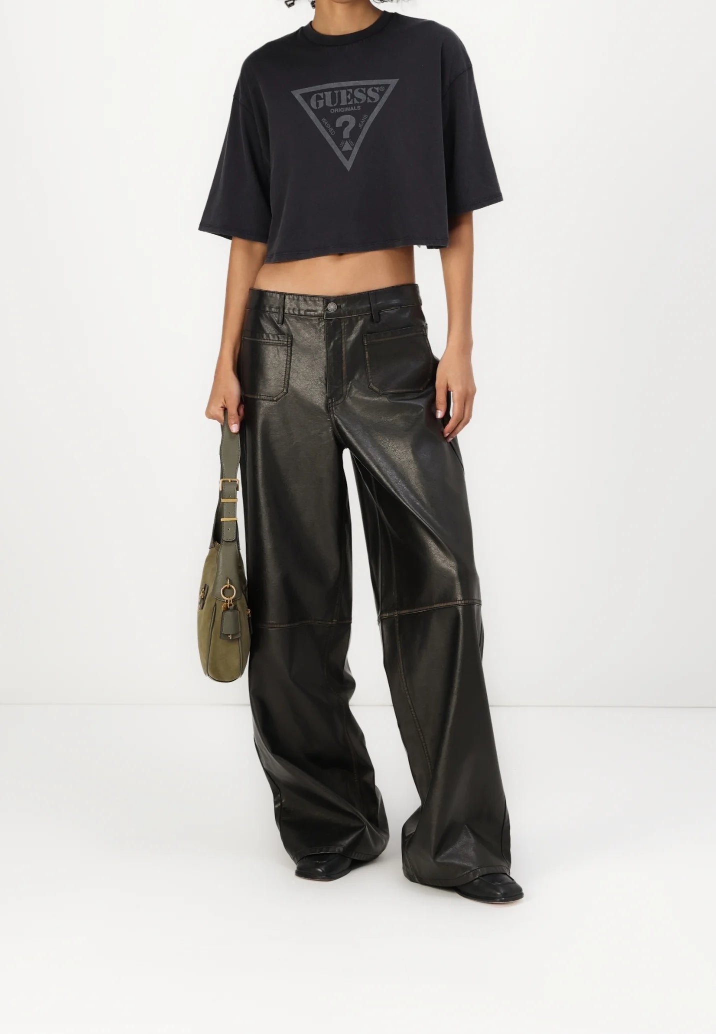 Guess Originals háromszög logós crop póló – Fekete M