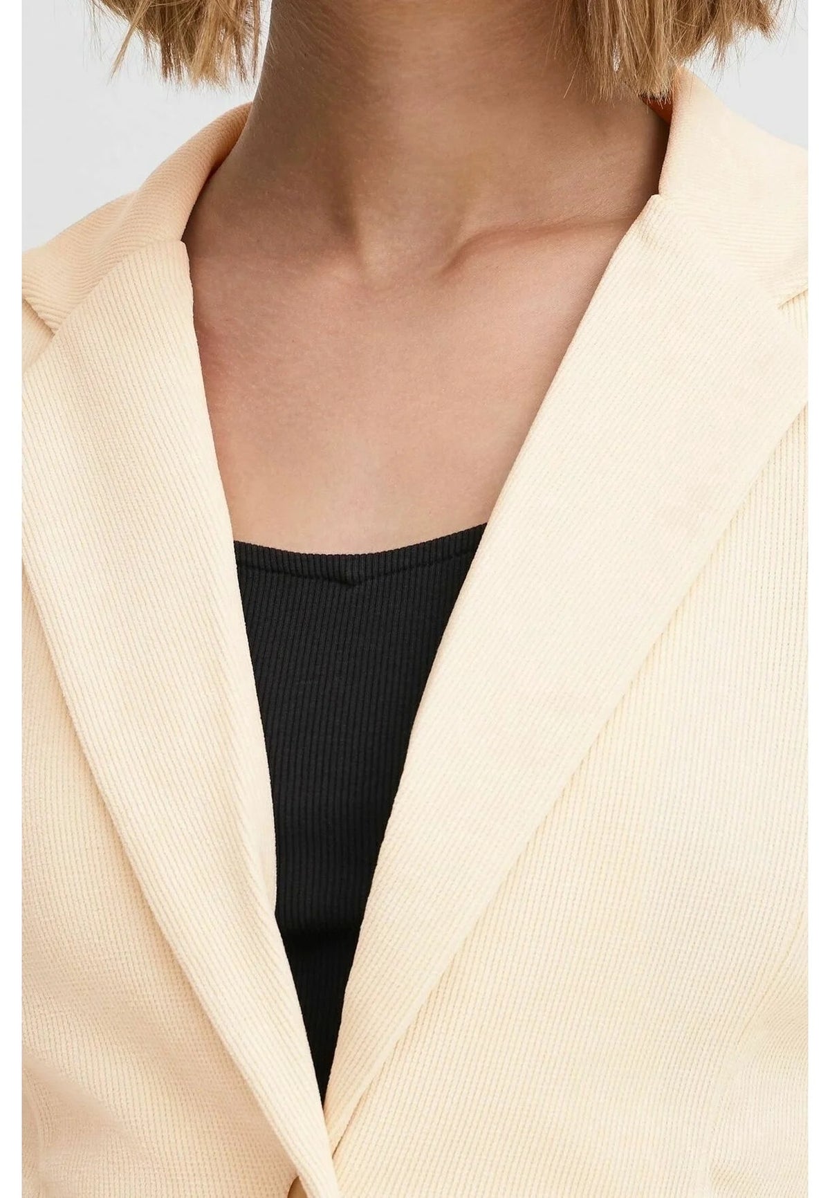 Close-up of the ICHI KATE ivory blazer showing the notched lapels, fine corduroy texture and tonal stitching.