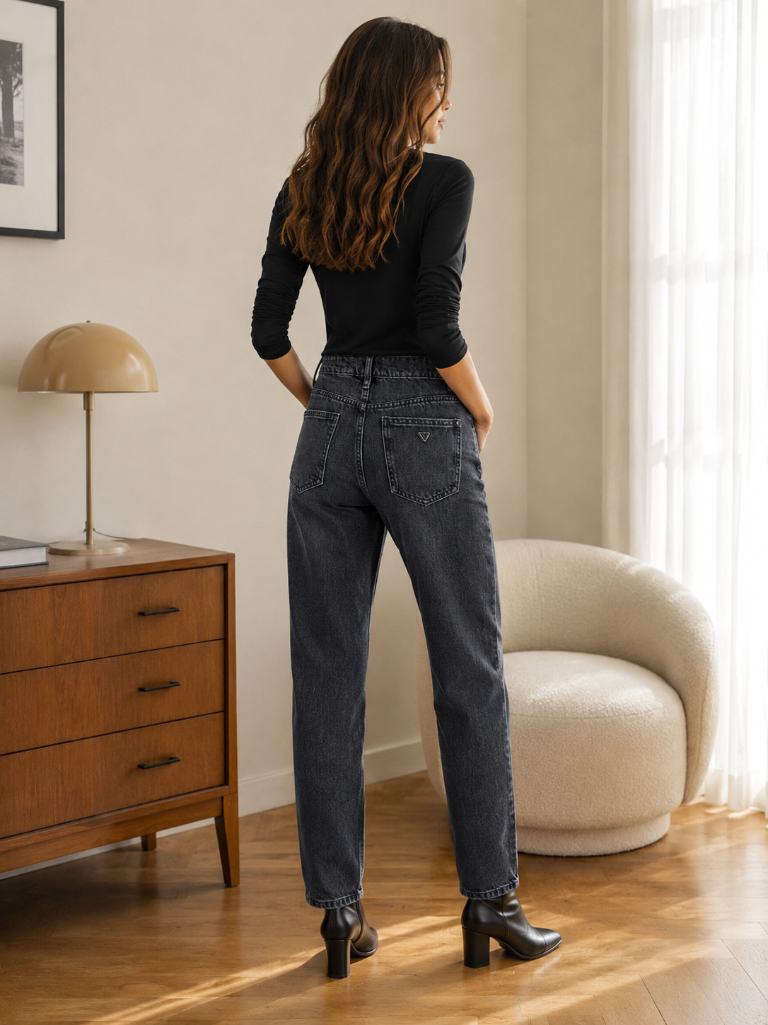 Guess Magas Derekú Relaxed Egyenes Sötétszürke Strasszos Farmer – 5 Zsebes