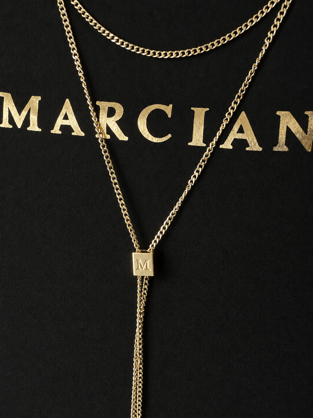 Marciano by Guess logós póló – közeli részlet