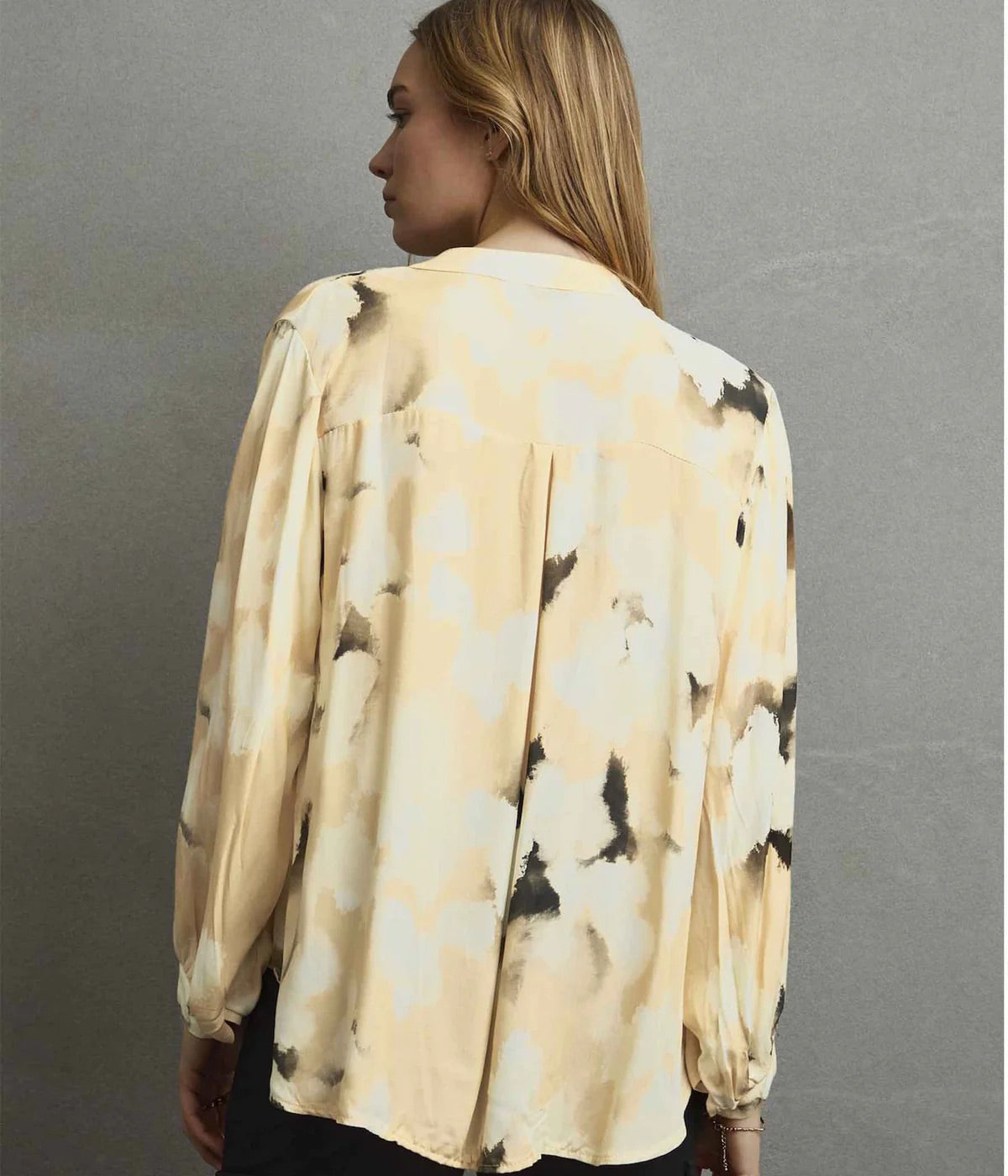 Sorbet Irina Absztrakt Nyomatú Blúz - Homokhéj