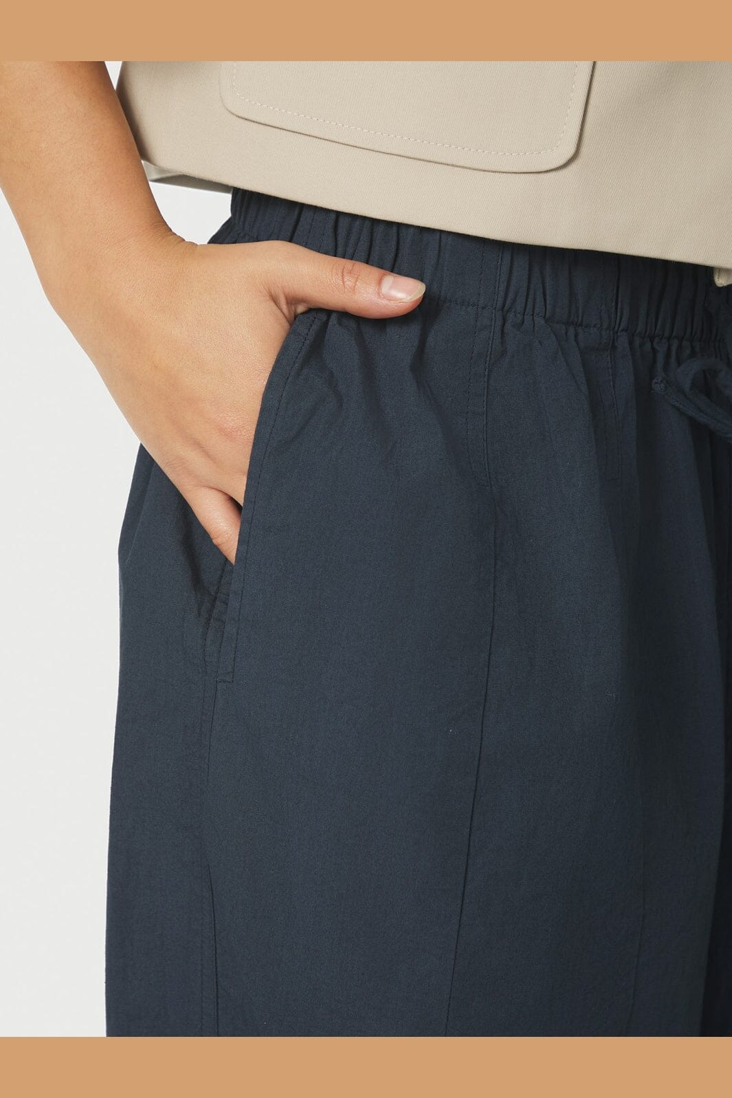 Neo Noir Prina C Navy Poplin ballon nadrág – Gumírozott, húzózsinóros derék | Női