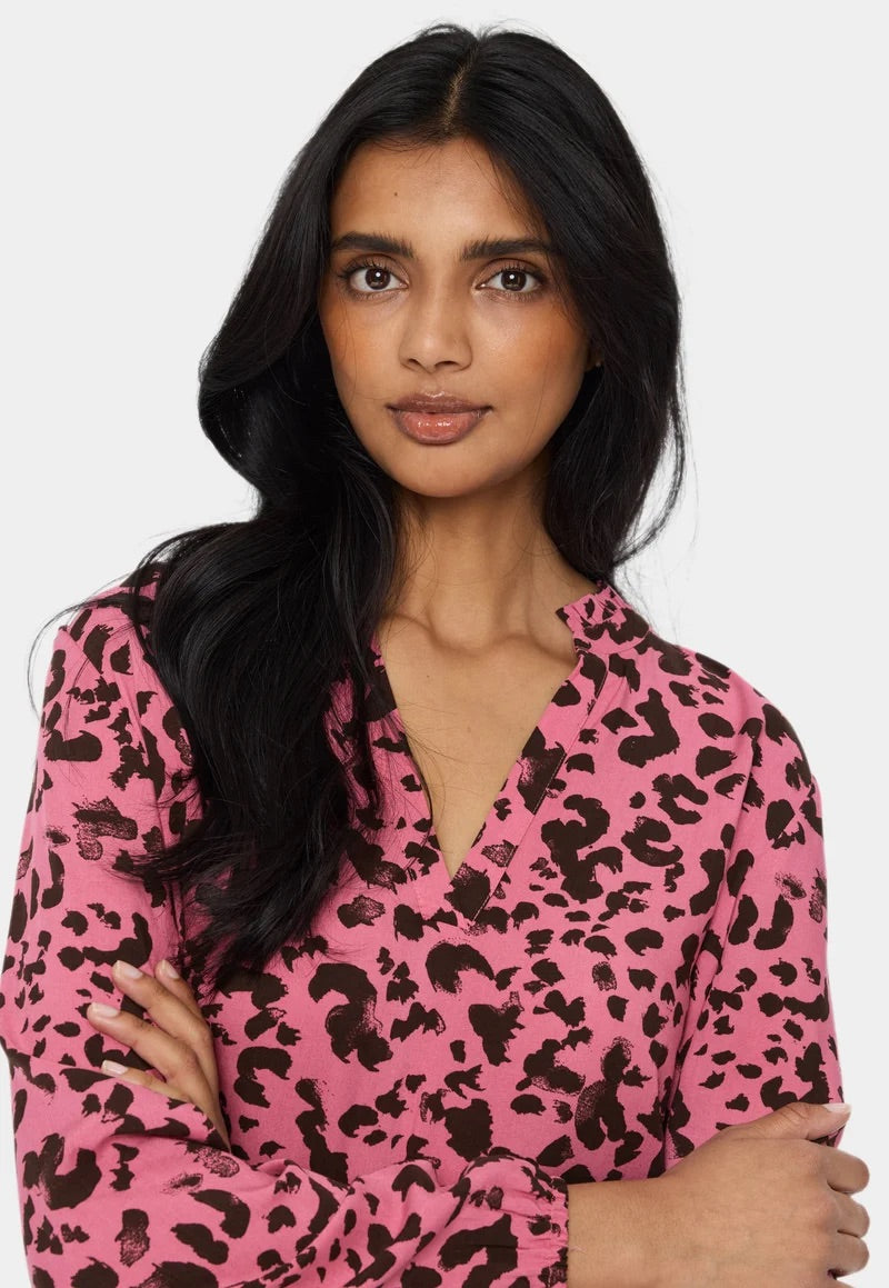 Close-up of the Saint Tropez EDASZ blouse on a model, showing the pink animal print, V-neck and narrow stand collar.